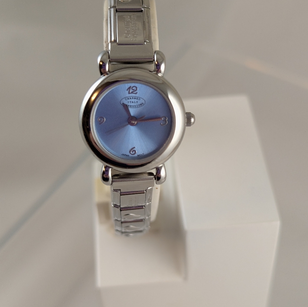 CHARMED EXPRESSIONS ITALIAN CHARM WATCH/ SILVER TONE/ w/ HEARTS /9MM/BLUE